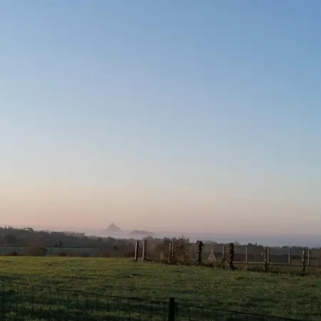 Holiday home Vue Mt-st-michel, Elegance, Calme Et Baby-foot Bonzini