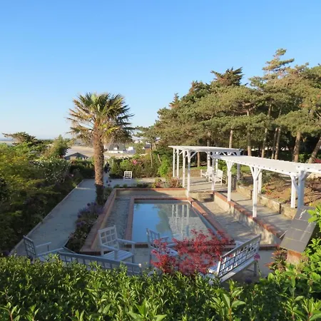 Holiday home Vue Mt-st-michel, Elegance, Calme Et Baby-foot Bonzini Dragey