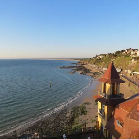 Holiday home Vue Mt-st-michel, Elegance, Calme Et Baby-foot Bonzini *