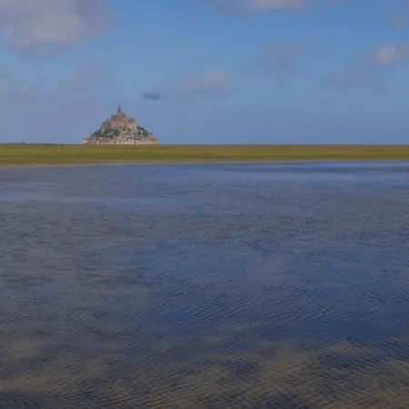 Vue Mt-st-michel, Elegance, Calme Et Baby-foot Bonzini