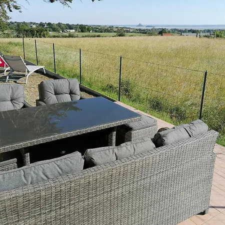 Holiday home Vue Mt-st-michel, Elegance, Calme Et Baby-foot Bonzini *