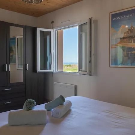 Vue Mt-st-michel, Elegance, Calme Et Baby-foot Bonzini *