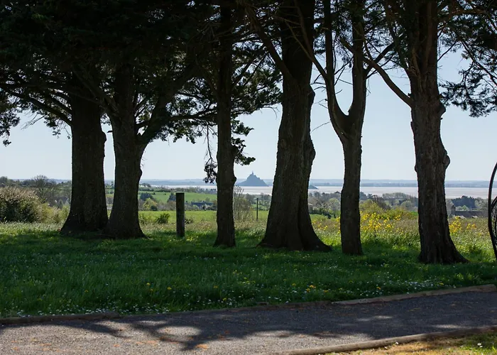Vue Mt-st-michel, élégance, Calme Et Baby-foot Bonzini